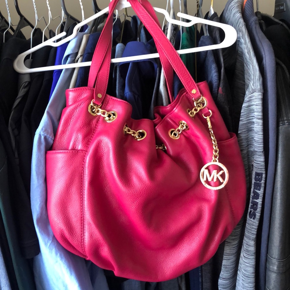 Micheal Korrs HOT Pink bag EUC